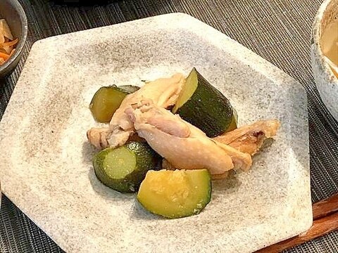 簡単!手羽中とズッキーニの味噌煮